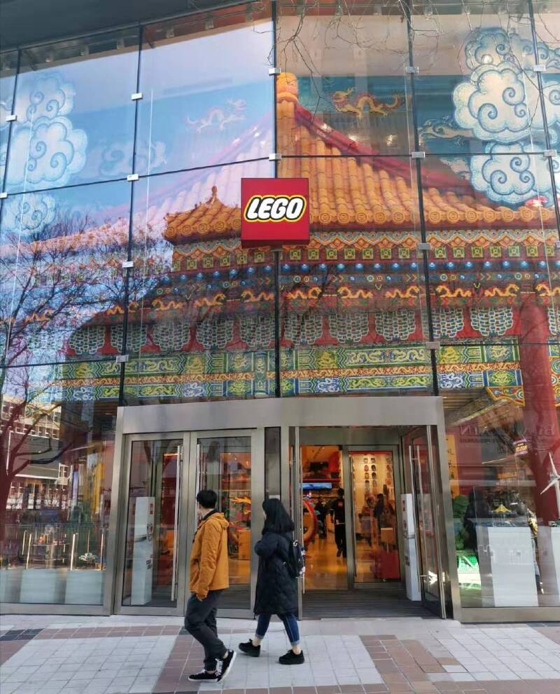 三八节妈妈遛娃打卡北京王府井lego旗舰店