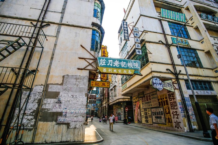 香港街布着弥敦道,尖沙咀,皇后大道中,旺角等街景.