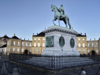 菲特烈五世国王骑马青铜像 