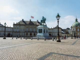 菲特烈五世国王骑马青铜像 