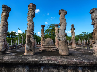 波隆纳鲁沃莲花佛堂