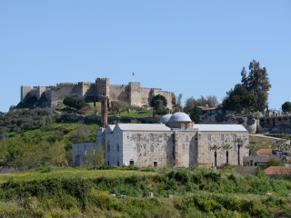 伊萨贝伊清真寺