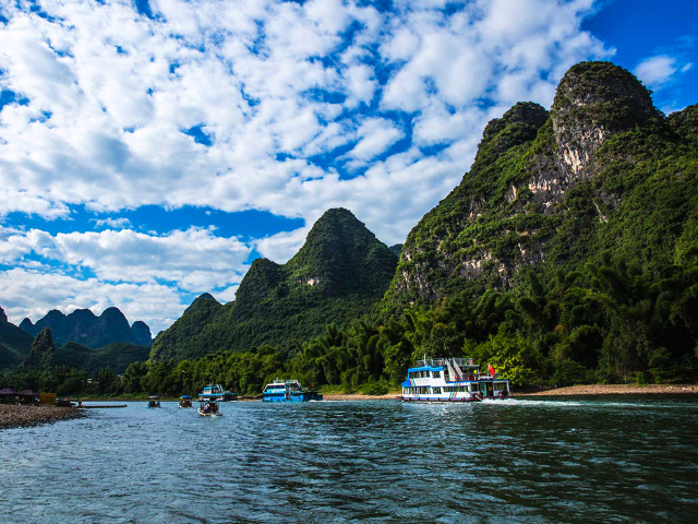  桂林-阳朔-兴坪漓江-银子岩-訾洲象山-东西巷-山水梨苑-刘三姐见面会