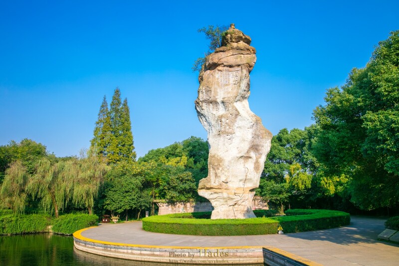 深秋游水乡 美景似春末