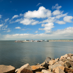 The Hulun lake of hulunbuir pasture land .