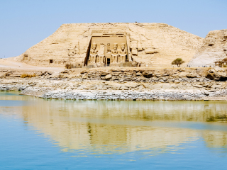 拉美西斯二世巨型石像