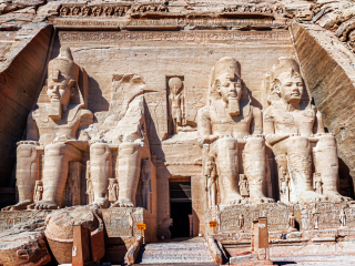 拉美西斯二世巨型石像