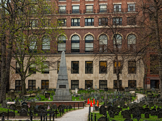 波士顿老谷仓墓地