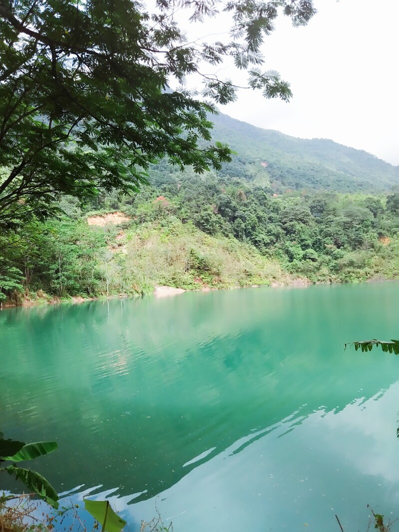 高考百日誓师我们选择了位于广州市增城区白水寨,爬山当天有点小雨雾