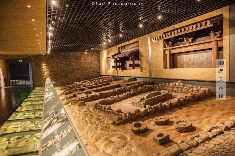 着每一块模型建筑的历史故事,进一步展示老司城遗址的历史文化内涵