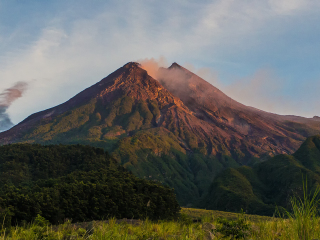 默拉皮火山