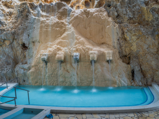 米什科尔茨陶波尔查山洞温泉浴场