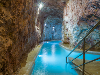 米什科尔茨陶波尔查山洞温泉浴场