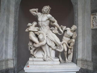 贝尔维德勒的中庭