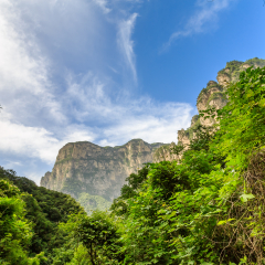 Yuntaishan V shaped valley scenery