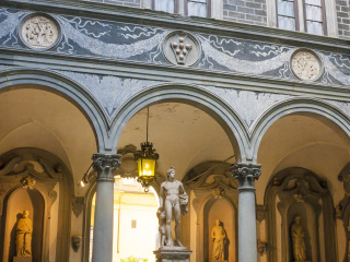 美第奇里卡尔第宫