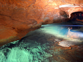 珍罗兰钟乳石洞