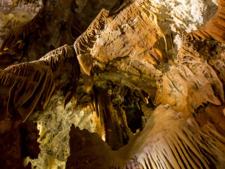 珍罗兰钟乳石洞