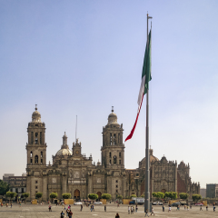 The Zocalo in Mexico City (Plaza de la ConstituciÃ³n - Zocalo - la Catedral Metropolitana de la Ciudad de MÃ©xico)