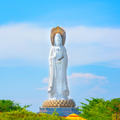 Buddhist Park, open space, many statues and beautiful places on the island of Sanya.
Centre of culture and religion.