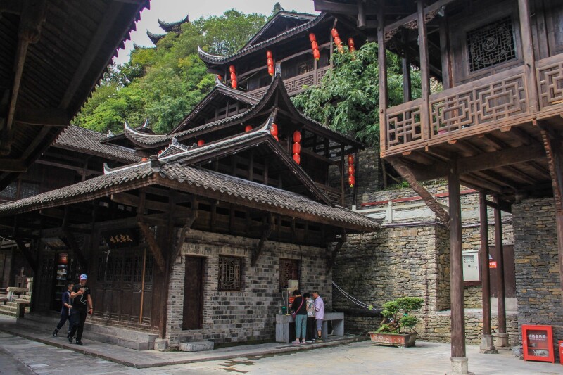 因为时间紧,没有多在磨围山多停留,迅速回转彭水老城附件的蚩尤九黎城