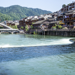 凤凰古城沱江船夫 景点模块