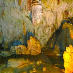Picturesque karst features illuminated in the cave, Postojna grotte 景点模块