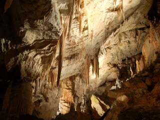 波斯托伊那溶洞