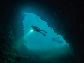 潜水洞
