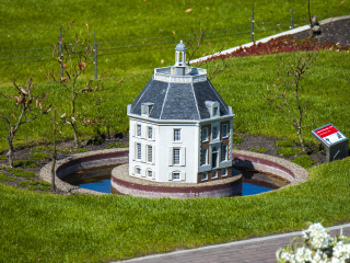 马德罗丹小人国