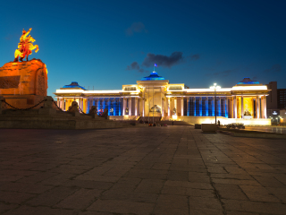 苏和巴托纪念碑