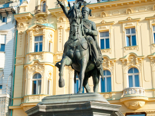 耶拉契奇总督广场