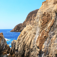 Famous diving cliff La Quebrada and Pacific Ocean in Acapulco, Mexico