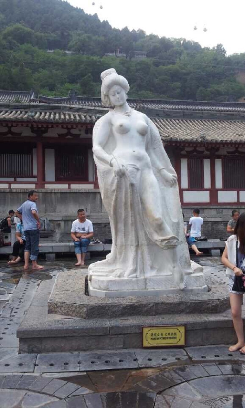 杨贵妃(池里都是洗脚的,凡是有温泉的地方一定有洗脚的.