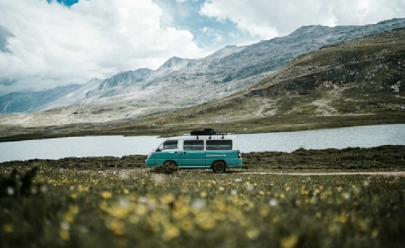 两个人三个月四平米中国情侣爆改房车开启vanlife