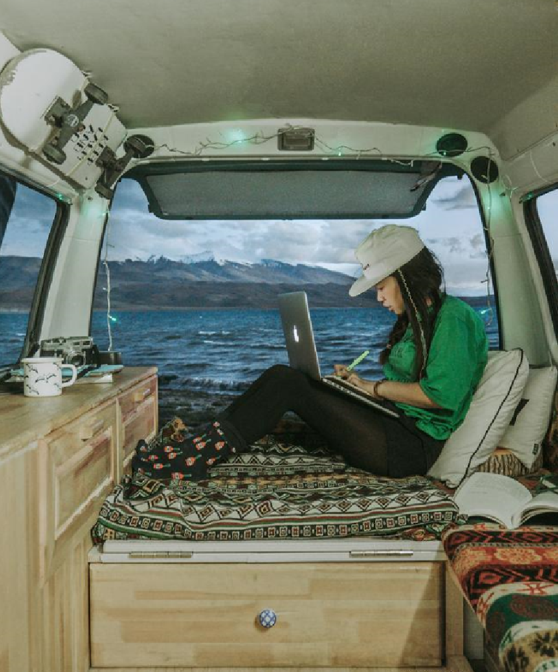两个人三个月四平米中国情侣爆改房车开启vanlife