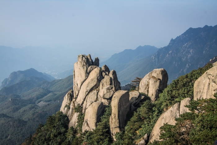 多处悬空九华山花台栈道刷爆了朋友圈