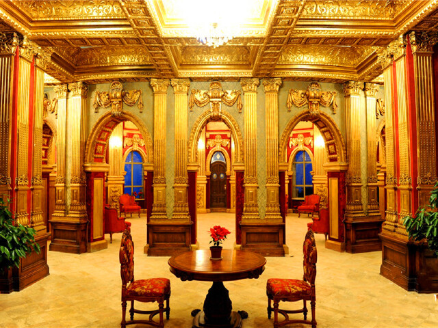 文成城堡文成城堡蓬莱文成城堡为典型的城堡建筑,气势恢宏.