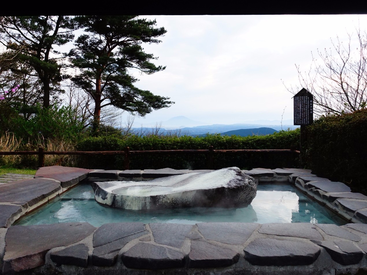 日归温泉套餐也可以享用私汤,每个私汤有50分钟的泡汤时间.