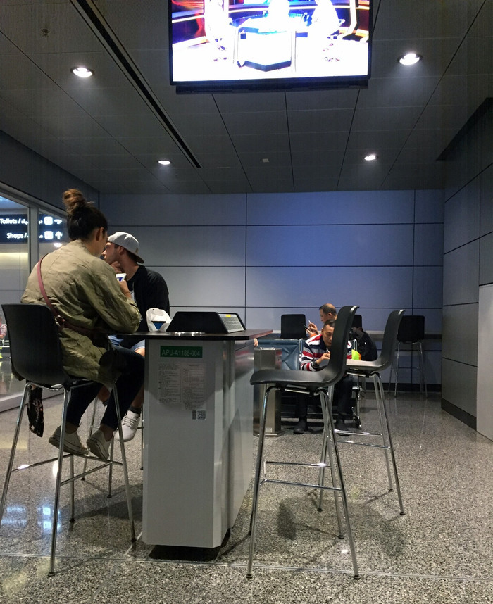 宝安机场吸烟室图片