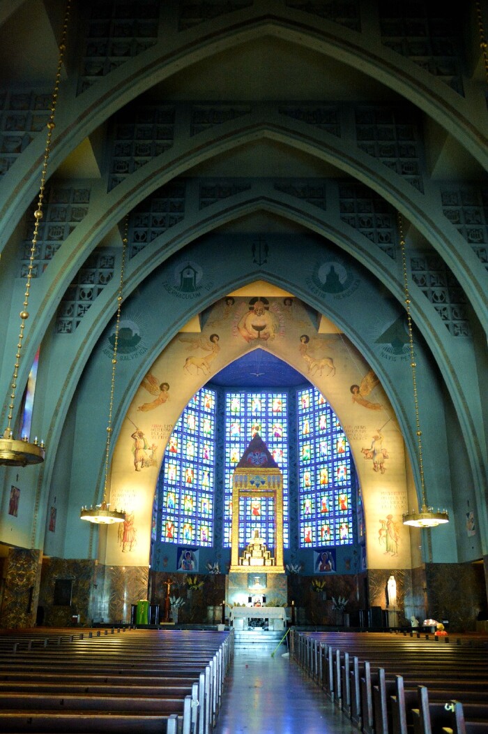 在1755年里斯本大地震中,圣洛克堂是里斯本少数在地震中幸存的建筑