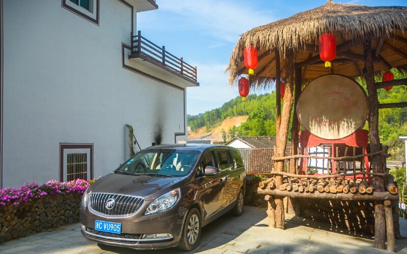 红枫小院与悦慢民宿是同一家老板,有机会的朋友,可以选择这里.