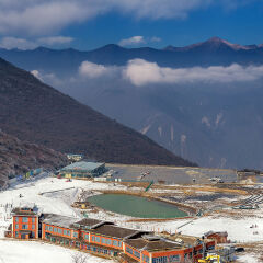 四川茂县九鼎山滑雪场全景