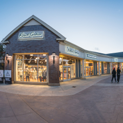 WOODBURY, NEW YORK - OCT 26 : Robert Graham shop at Woodbury Common Premium Outlet on Oct 26, 2016 in Woodbury, New York, USA.