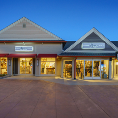 WOODBURY, NEW YORK - OCT 26 : Bass factory outlet store in Woodbury Common Premium Outlet on Oct 26, 2016 in Woodbury, New York, USA.