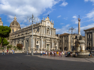 卡塔尼亚大教堂广场