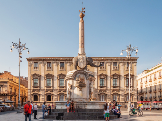 卡塔尼亚大教堂广场