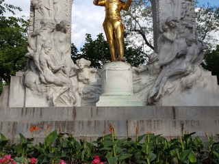 约翰施特劳斯塑像