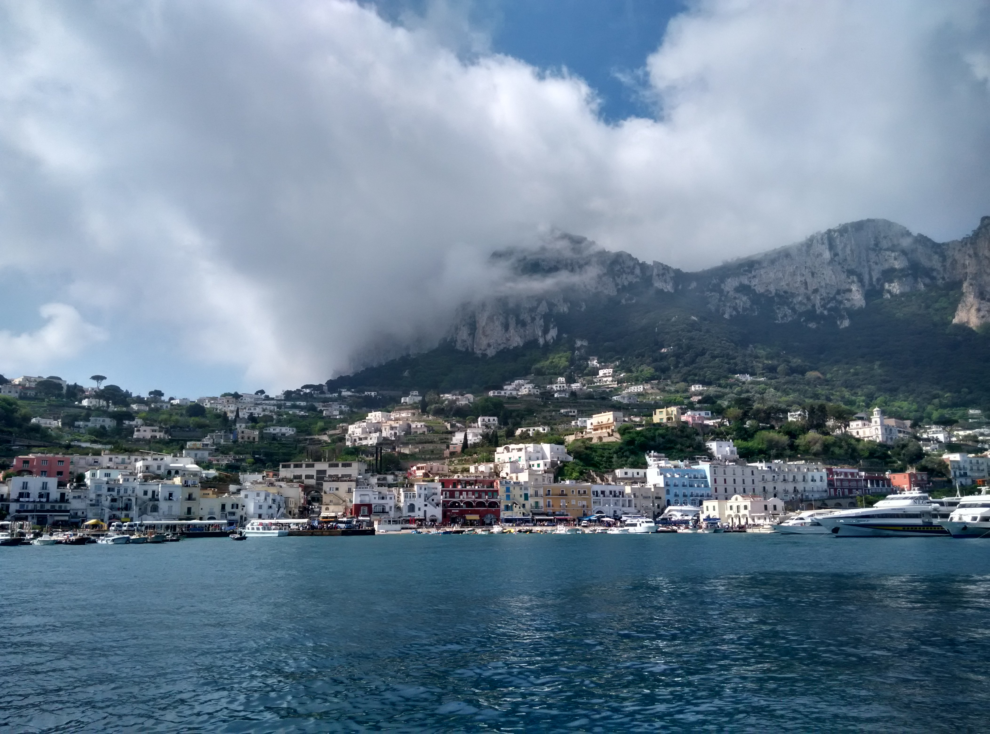 请问四月份蜜月旅行去哪里合适七天左右最好有海边77城市不特别热