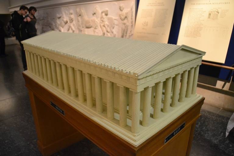 92,这是帕特农神庙的模型,可以让人触摸的.